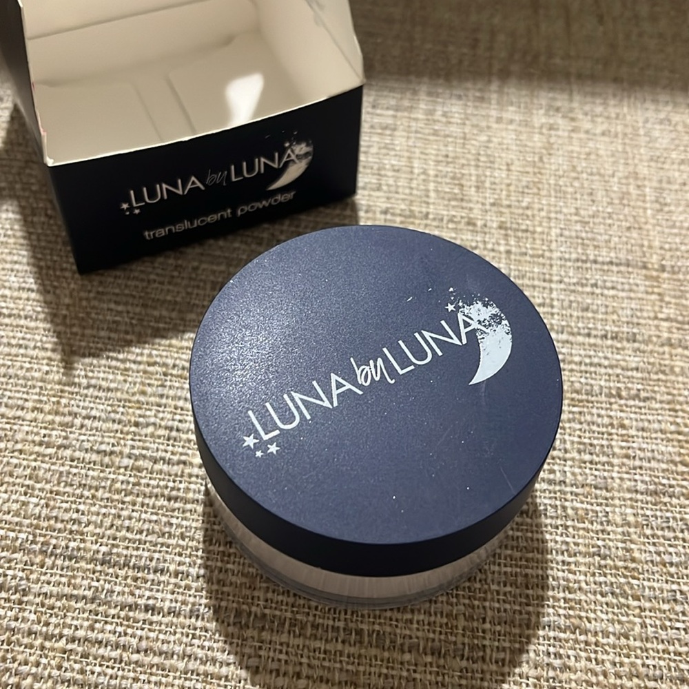 Luna by Luna translucent powder (sealed)